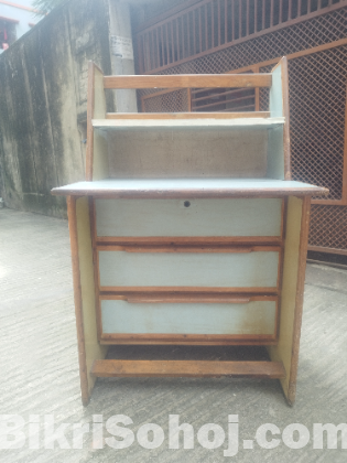 খুব ভালো মজবুত পড়ার টেবিল ও ওয়ার্ড্রব ডয়ার।